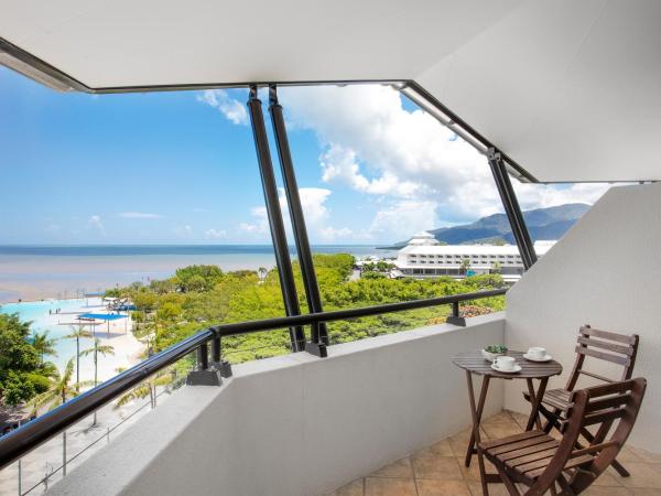 Mantra Esplanade : photo 1 de la chambre three-bedroom apartment with esplanade view