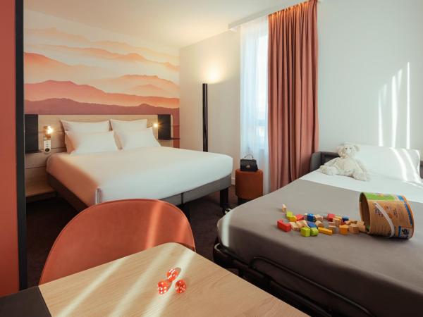 Novotel Annemasse Centre - Porte de Genève : photo 8 de la chambre chambre lit queen-size supérieure avec canapé