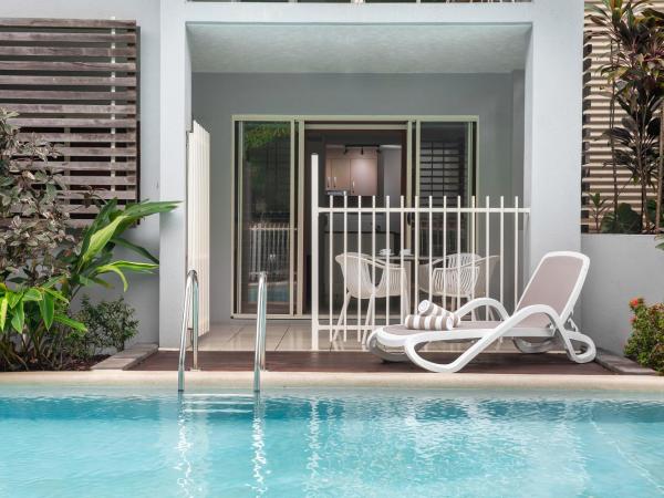 Mantra Aqueous on Port : photo 3 de la chambre appartement 1 chambre avec accès direct à la piscine