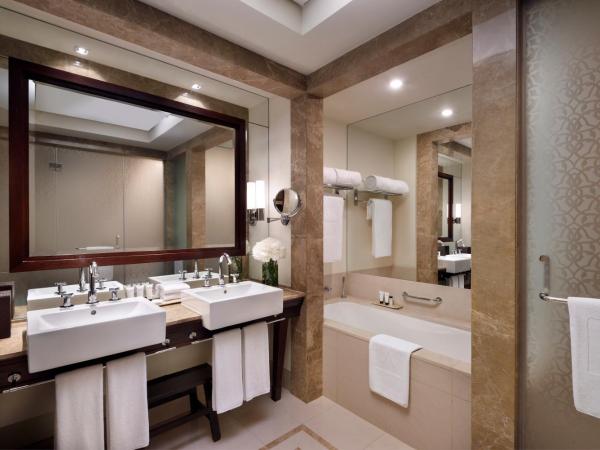 Palace Downtown : photo 1 de la chambre chambre deluxe - vue sur lac