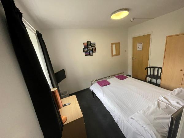 Bath YMCA Hostel : photo 5 de la chambre chambre double avec salle de bains commune