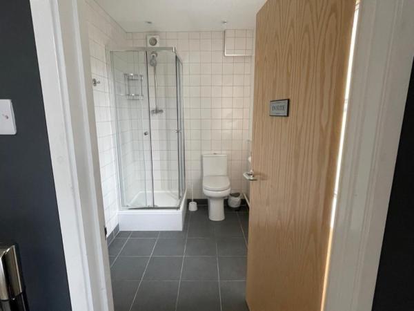 Bath YMCA Hostel : photo 2 de la chambre chambre double avec salle de bains privative