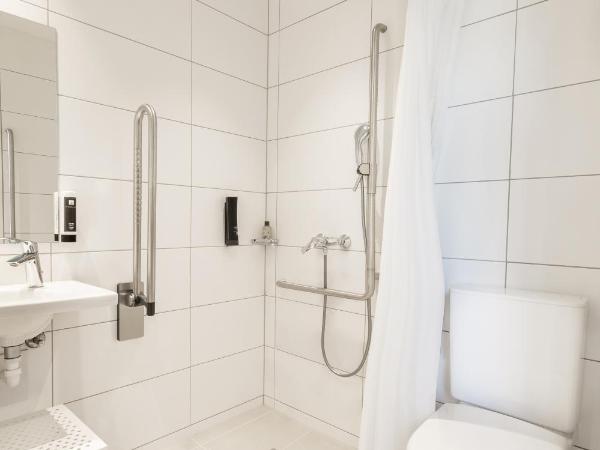 B&B HOTEL Basel : photo 3 de la chambre chambre quadruple - accessible aux personnes à mobilité réduite