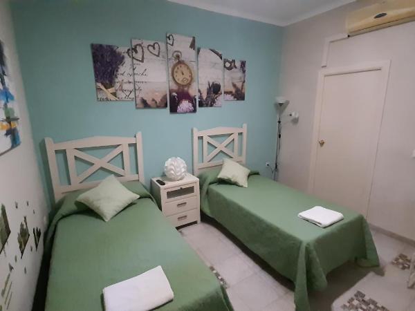 Pension Internacional : photo 1 de la chambre chambre familiale avec salle de bains privative