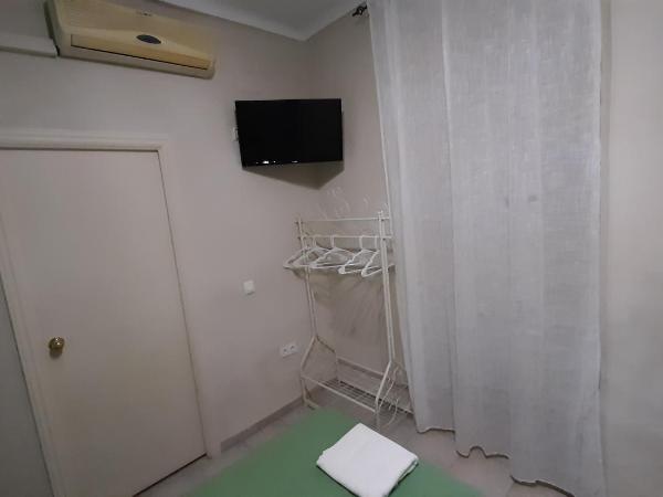 Pension Internacional : photo 6 de la chambre chambre familiale avec salle de bains privative