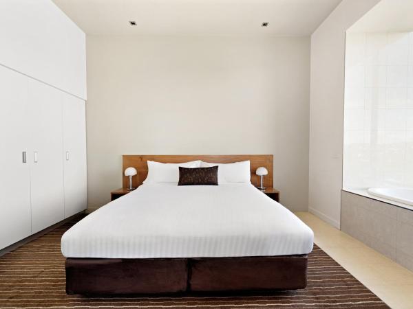 Mantra Charles Hotel : photo 3 de la chambre appartement 1 chambre avec baignoire spa