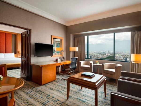 Hotel Ciputra Jakarta managed by Swiss-Belhotel International : photo 2 de la chambre suite