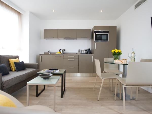 The Rosebery by Supercity Aparthotels : photo 2 de la chambre appartement 2 chambres avec vue sur la ville