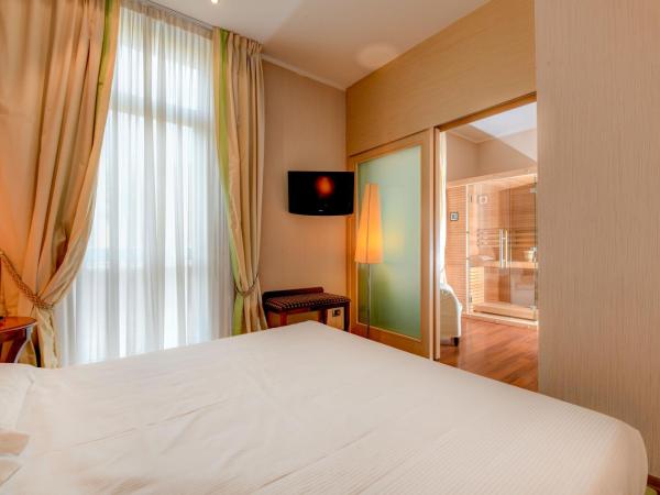 Hotel Master : photo 6 de la chambre suite avec spa privatif

