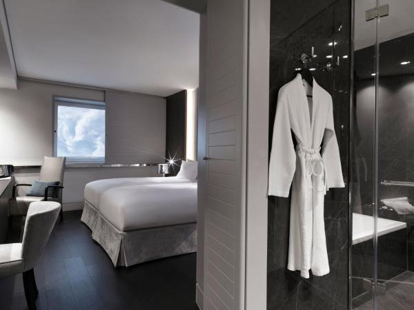 Sofitel Athens Airport : photo 3 de la chambre chambre lits jumeaux club de luxe - accès au salon