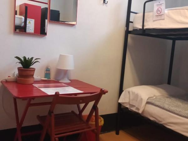 Bilbao Akelarre Hostel : photo 7 de la chambre lit simple dans dortoir de 4 lits