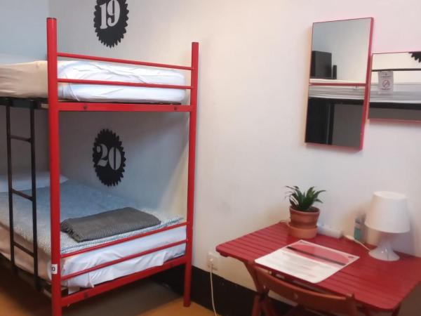 Bilbao Akelarre Hostel : photo 5 de la chambre lit dans dortoir mixte de 6 lits