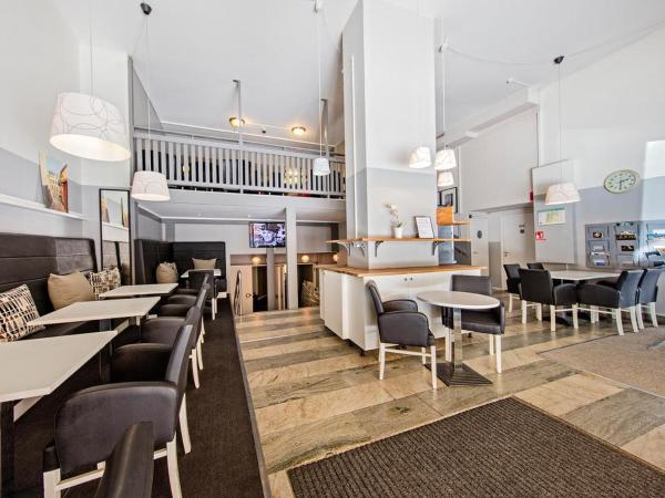 Mosebacke Hostel : photo 6 de la chambre chambre familiale avec salle de bains privative (aucune fenêtre)