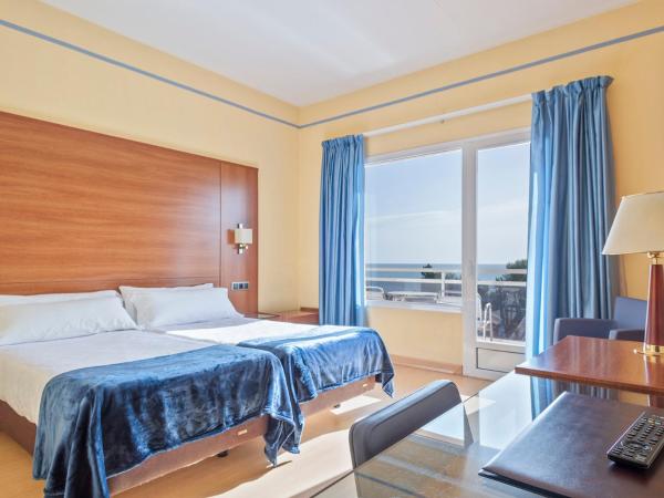 Hotel Sant Jordi : photo 2 de la chambre chambre lits jumeaux avec balcon - vue sur mer