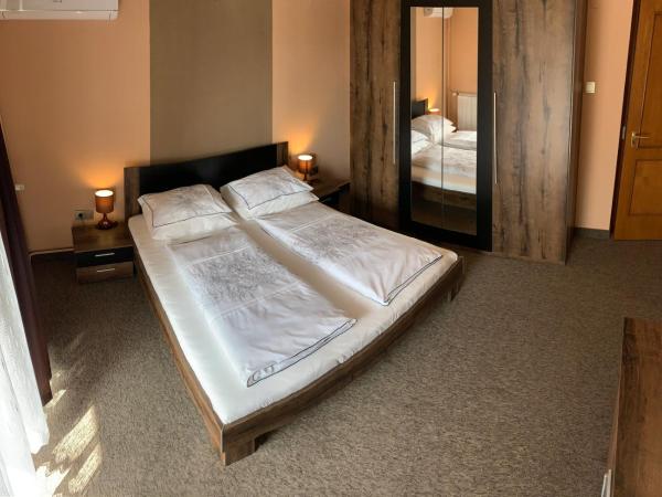 Villa Szófia : photo 2 de la chambre chambre double avec balcon