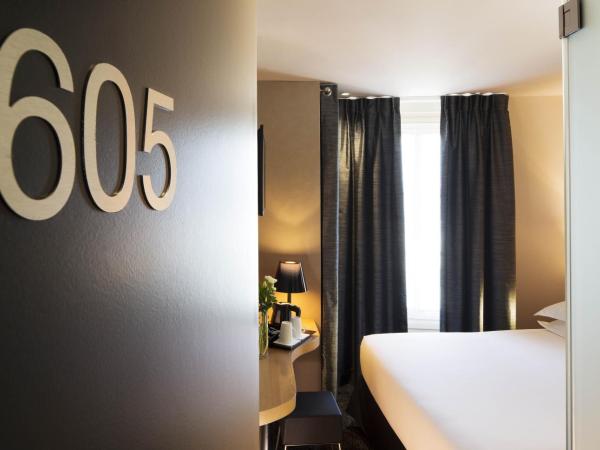 Best Western Quartier Latin Pantheon : photo 6 de la chambre chambre supérieure lit queen-size