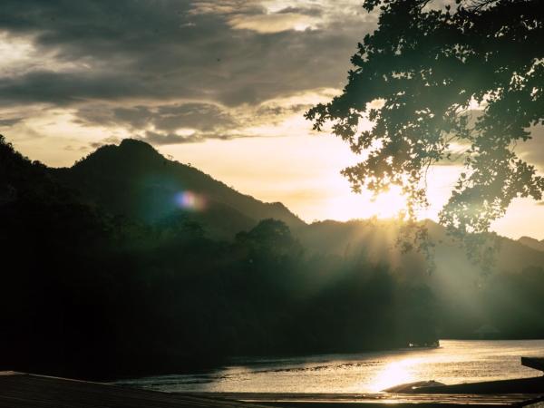 ชอว์ งาทอง รีสอร์ต Chor Ngar Thong Erawan Kanchanaburi : photo 7 de la chambre chambre lits jumeaux spacieuse