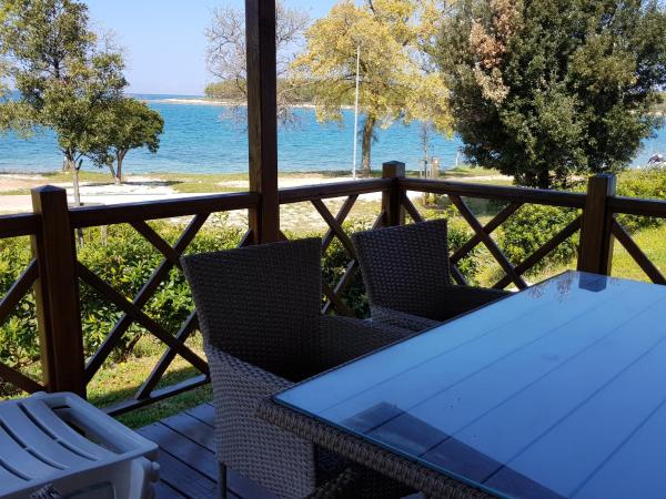 Naturist Mobile Homes Eden in FKK Ulika : photo 4 de la chambre mobile home 2 chambres avec terrasse