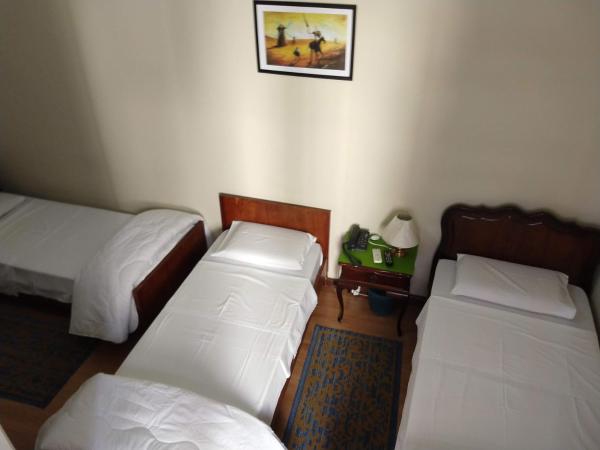 Hotel Cervantes : photo 6 de la chambre chambre triple