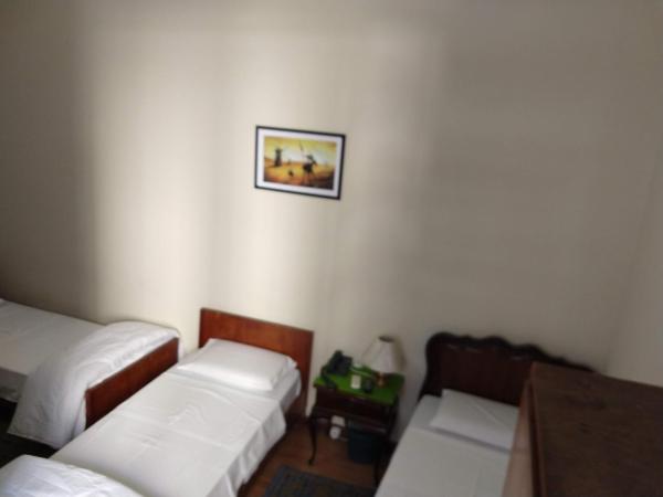 Hotel Cervantes : photo 4 de la chambre chambre triple