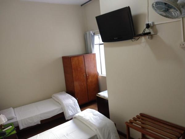 Hotel Cervantes : photo 7 de la chambre chambre triple