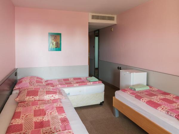 Négy Évszak Panziò : photo 7 de la chambre chambre double ou lits jumeaux standard