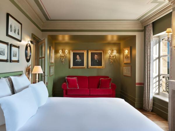 Airelles Gordes, La Bastide : photo 2 de la chambre suite junior côté vallée