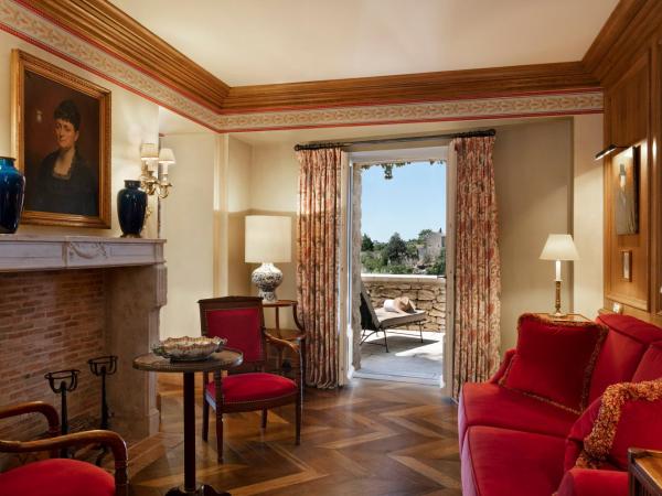 Airelles Gordes, La Bastide : photo 3 de la chambre suite avec terrasse 