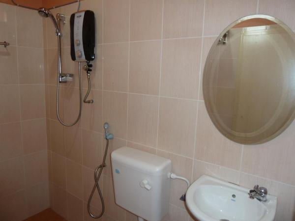 Cempaka Beach Resort : photo 1 de la chambre chambre triple - vue sur mer