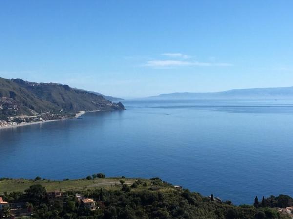 Blue Sky House : photo 3 de la chambre chambre double avec balcon - vue sur mer