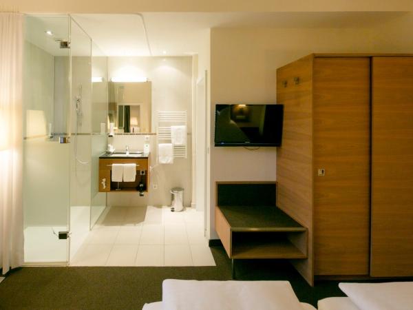 Hotel Sailer : photo 2 de la chambre junior suite (glass bathroom)