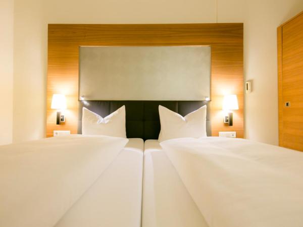 Hotel Sailer : photo 2 de la chambre economy business (glass bathroom) room