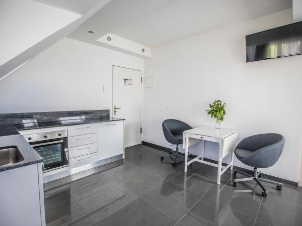 Self Service Hotel Kernhof Langstrasse : photo 4 de la chambre suite deluxe avec kitchenette
