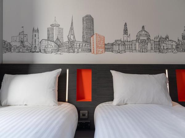 easyHotel Cardiff : photo 3 de la chambre chambre lits jumeaux avec fenêtre
