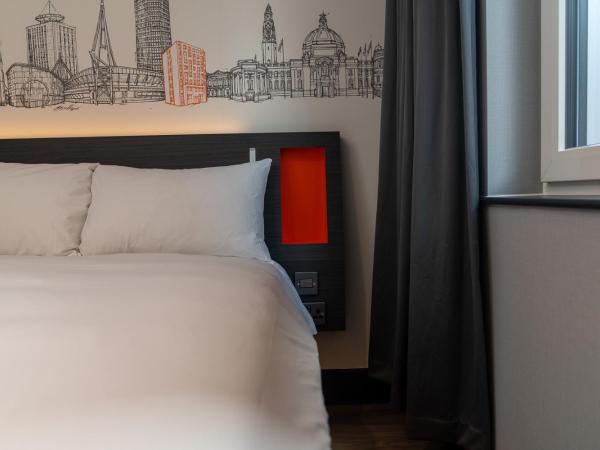 easyHotel Cardiff : photo 9 de la chambre chambre double avec fenêtre