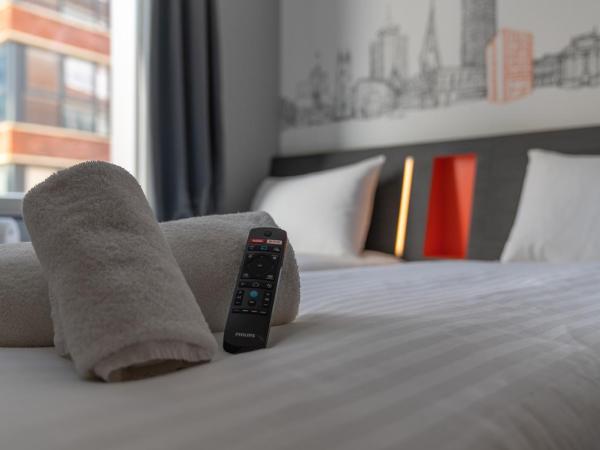 easyHotel Cardiff : photo 4 de la chambre chambre lits jumeaux avec fenêtre