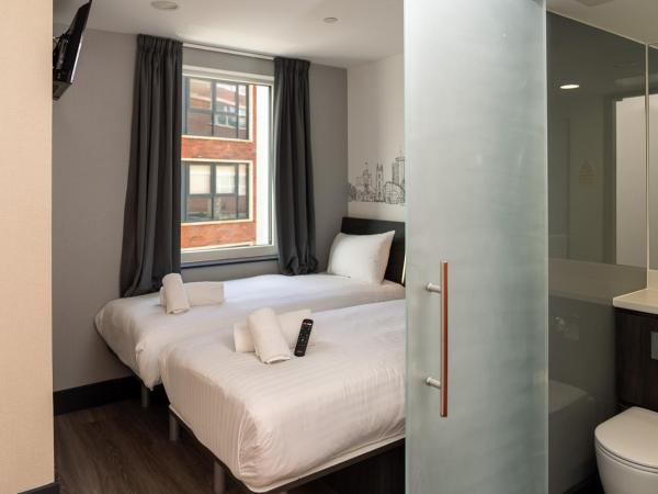 easyHotel Cardiff : photo 5 de la chambre chambre lits jumeaux avec fenêtre