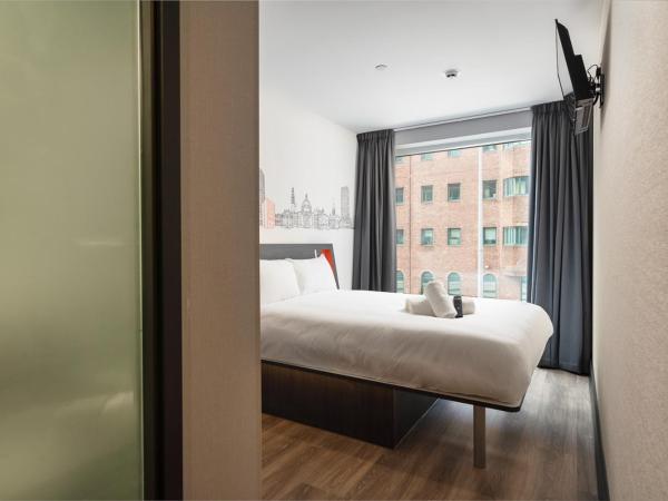 easyHotel Cardiff : photo 1 de la chambre chambre double avec fenêtre