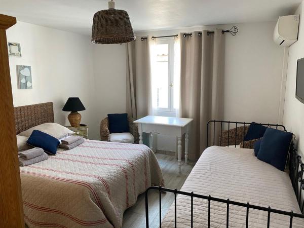 Hôtel Restaurant Le Provençal : photo 7 de la chambre chambre triple