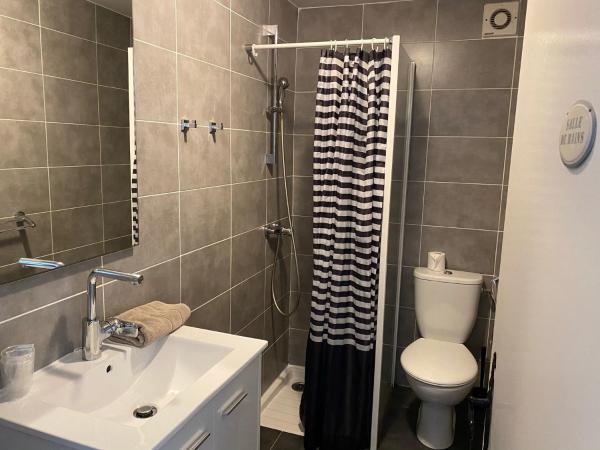 Hôtel Restaurant Le Provençal : photo 2 de la chambre chambre triple