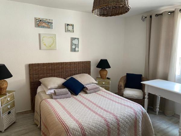 Hôtel Restaurant Le Provençal : photo 6 de la chambre chambre triple