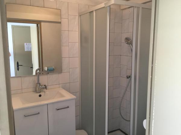 Hôtel Restaurant Le Provençal : photo 3 de la chambre petite chambre double