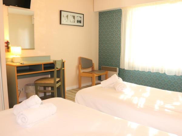 Village Club La Rivière CapFrance : photo 1 de la chambre chambre quadruple avec salle de bains privative séparée