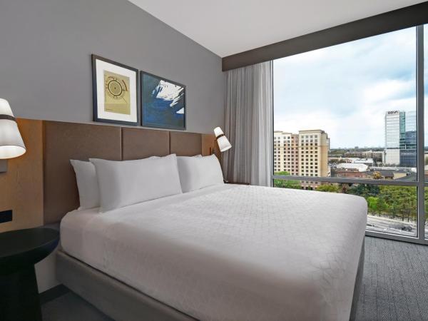 Staybridge Suites - Houston - Galleria Area, an IHG Hotel : photo 6 de la chambre suite studio lit king-size - vue sur ville
