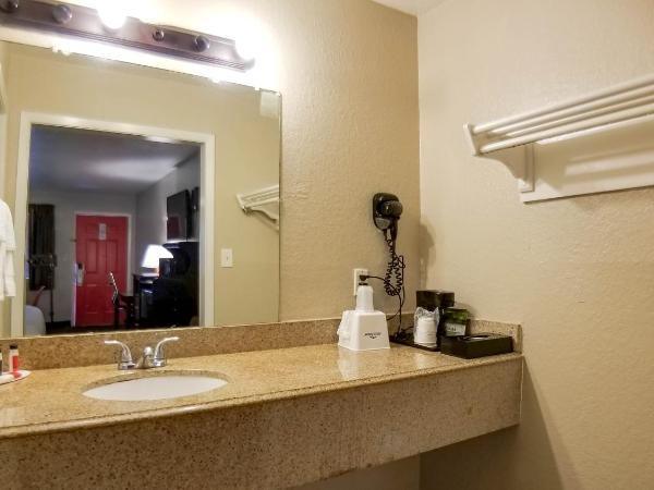 Howard Johnson by Wyndham Houston Hobby : photo 5 de la chambre chambre lit king-size - non-fumeurs