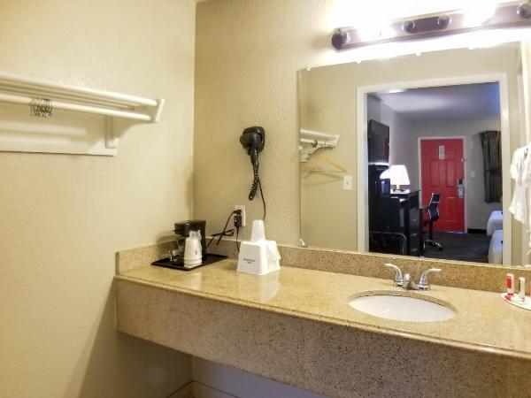 Howard Johnson by Wyndham Houston Hobby : photo 6 de la chambre chambre lit king-size - non-fumeurs