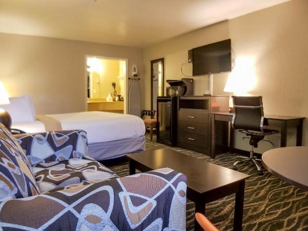 Howard Johnson by Wyndham Houston Hobby : photo 3 de la chambre suite lit king-size – non-fumeurs