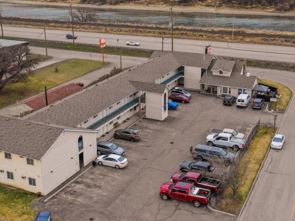 The Ranchland Inn Kamloops : photo 6 de la chambre chambre avec 2 grands lits queen-size 