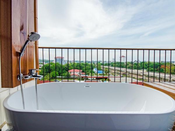 Seamira House Huahin - SHA : photo 3 de la chambre suite premier