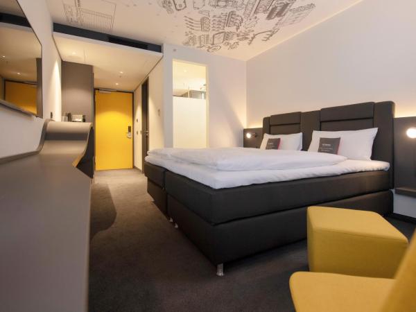 V8 Hotel Köln at MOTORWORLD : photo 1 de la chambre chambre double supérieure